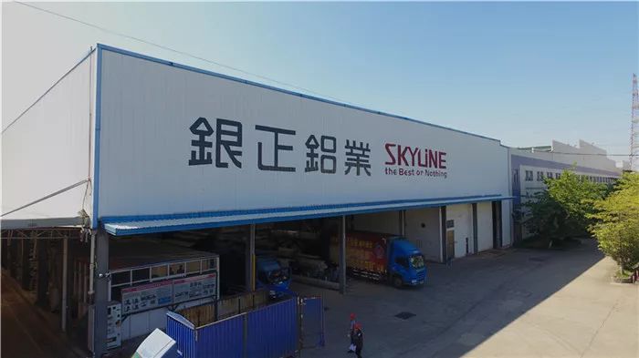 佛山市門窗業(yè)協(xié)會產(chǎn)品研發(fā)中心推出“佛山瓷”系列門窗鋁材；實現(xiàn)“產(chǎn)、學(xué)、研、銷”模式新突破
