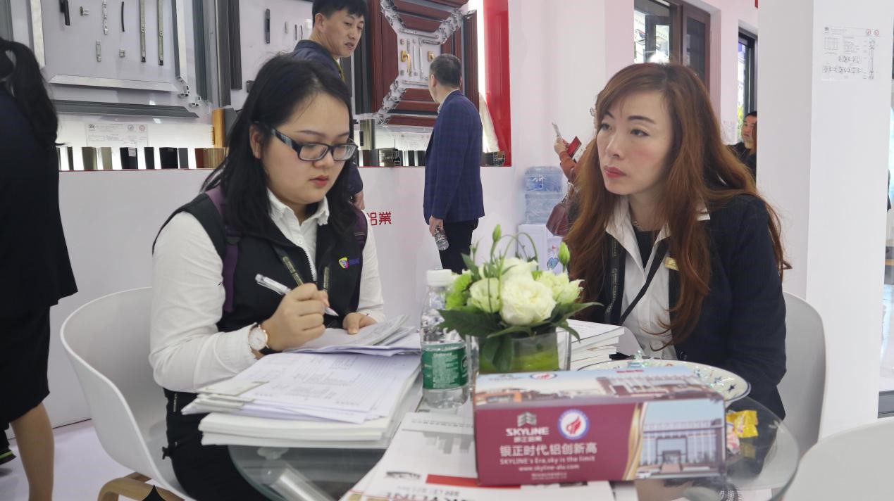 銀正專訪：市場需求需要指引，企業(yè)需要找到自信.jpg
