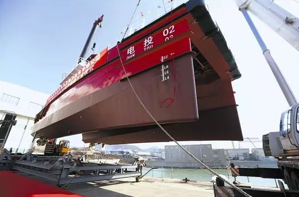 國內首艘20米雙體全鋁合金高速風電運維船在連下水